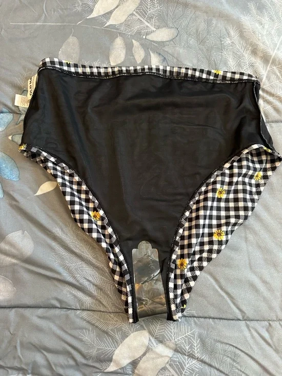 NWT Old Navy Black & White Gingham High-Waist Swim Bottoms w/Yellow Flowers XL - Picture 6 of 6